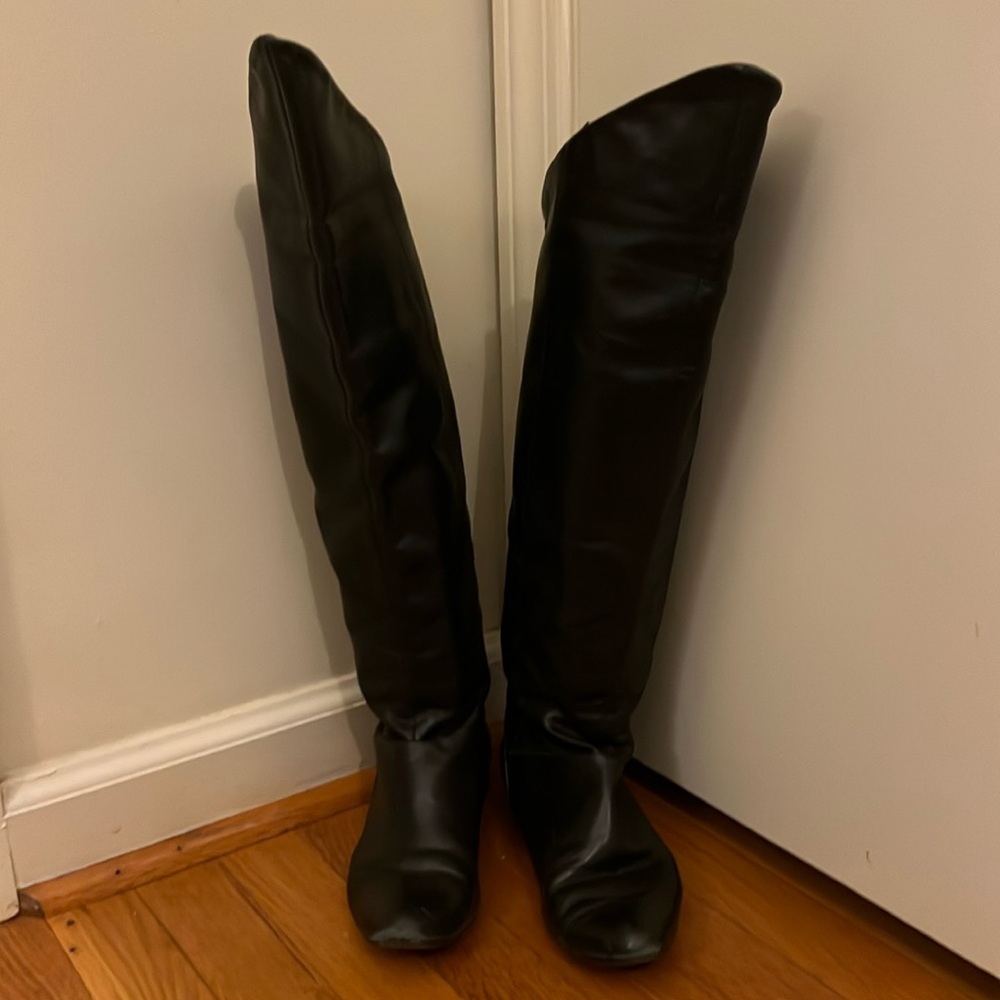 Aldo. Black knee boots. Size 7.